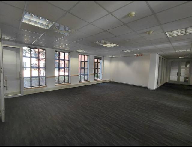 429M² OFFICE TO LET IN BRYANSTON